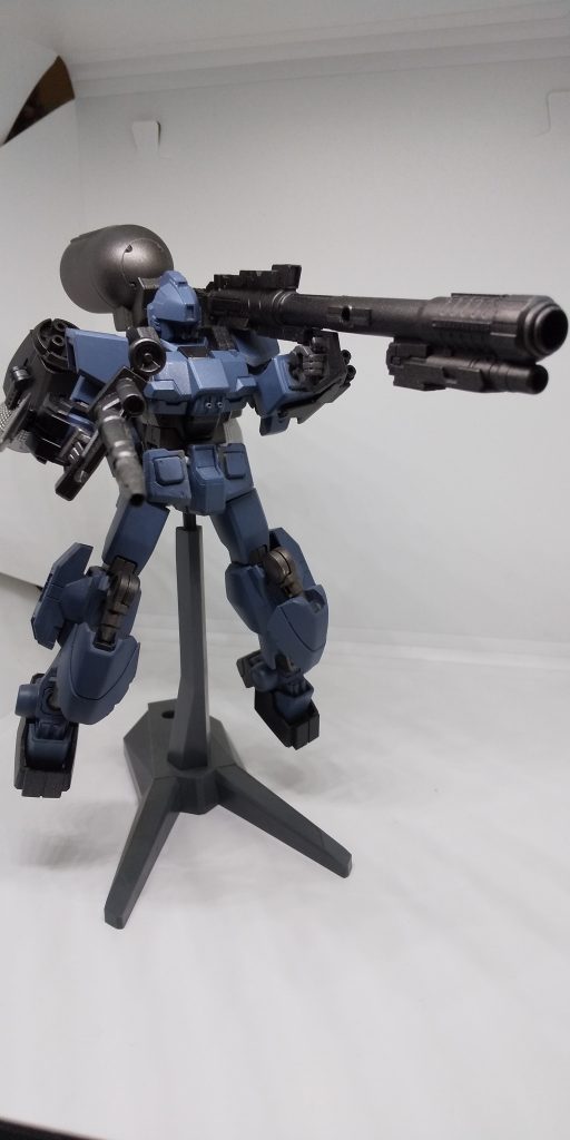 根性バズーカを構えた図。
脳内では拡散弾を装填しています。