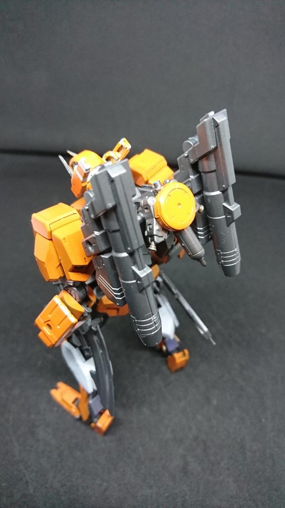 ガンダム・フルーレティフラウロスの戦闘データを元に製作されたネクストフレーム 外見がフラウロスににてるため「フルーレティ」と命名された索敵能力に長けており頭部にはスキャンレーダー搭載とソナー搭載バックパックにはドローンが搭載されており遠方の索敵も可能であるフルーレティは追加武装によって水陸両用にも対応できるらしいAIの名前は「ゼナ」パイロットは兄のライセルである