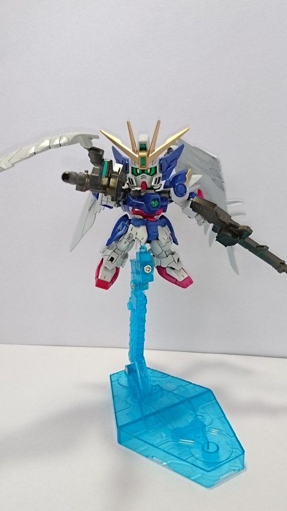 SDCSの頭部はどちらかと言えば瞳なしの方が似合うのですが、今回瞳ありで製作したかったこともありフェイス、ヘルメット共にバランスを調整しました。

ヘルメットは耳の角度を調整出来るようにしたのと頬当てを前後に詰め、フェイスは前に出しました。