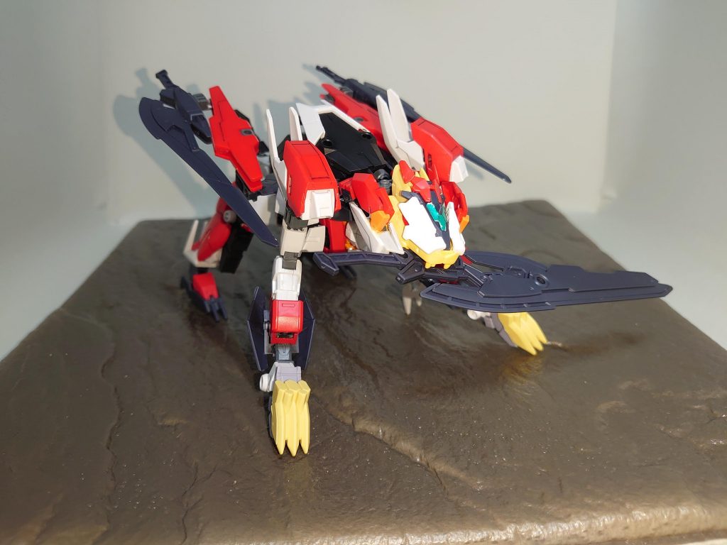 マーズフォーライガー
高い瞬発力を活かしたスラッシュブレイドによる斬撃が得意
ヒートレヴソードは口で咥えて扱える。