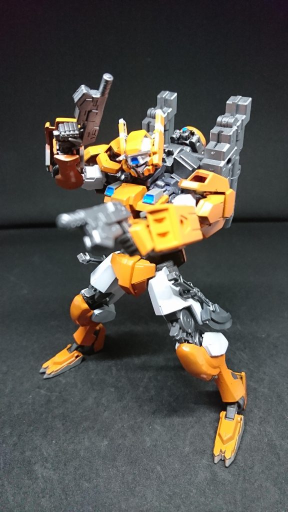 ツインハンドガンバープレスカンパニーの倉庫から奪い取った拳銃威力は低いが扱いやすい代物で牽制には役立つだろう