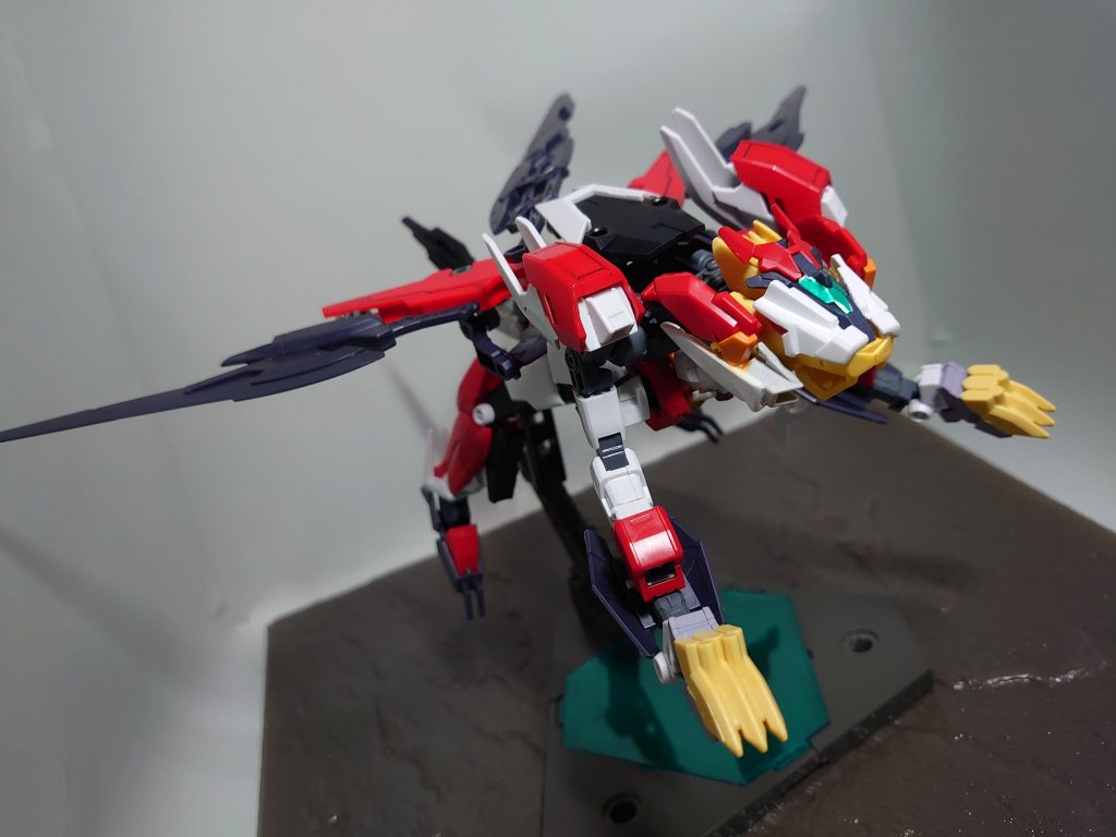 スラッシュブレイドは可動するので、横に広げたり、