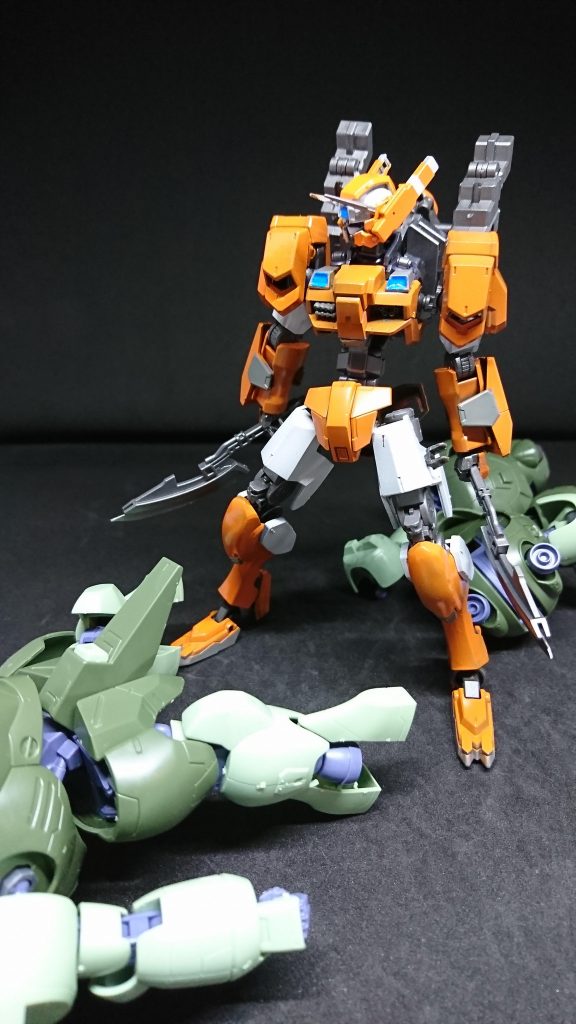 ライセル「おいおい…マジで上手くいくなんてな」フルーレティの回りに横たわる追っ手のMSを眺め驚いたゼナ「言ったろ私の指示に従ったら 生き残れるとな」ライセル「お前…凄いなぁ!なんだか動きを 先読みしているような感じだぜ…」MS操縦が初めてのライセルは驚きを隠せなかったゼナ「ライセル……と言ったな 鍛えてやるぞ!私の指示なしに操縦が上 手くなるまでな!」ライセルに一喝するような言動をとった彼はびっくりしたライセル「おいおい!こんなにシゴかれたら身が 持たないぜ……はぁー」ゼナ「フッ…冗談だ、じっくり時間をかけて 共にやっていこう…ライセル」ケーシー「コレが飴と鞭なのか兄貴大丈夫かな…」地球圏にてまた一機と一人が繋がった