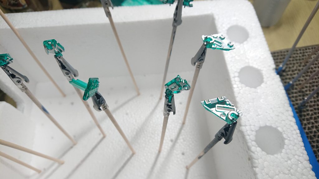 サイコフレームの内側をシルバー等で塗装している方が多かったので自分もやってみました