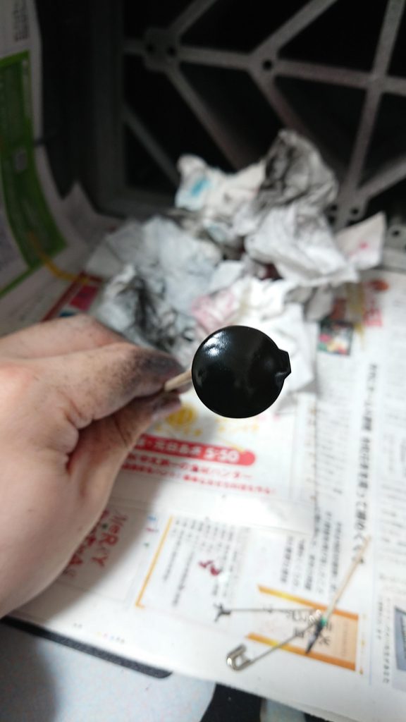 '制作工程1'の後ブラックの塗料をエアブラシで塗った画像です。磨いた分凹凸が消えて至って綺麗な曲線になります。