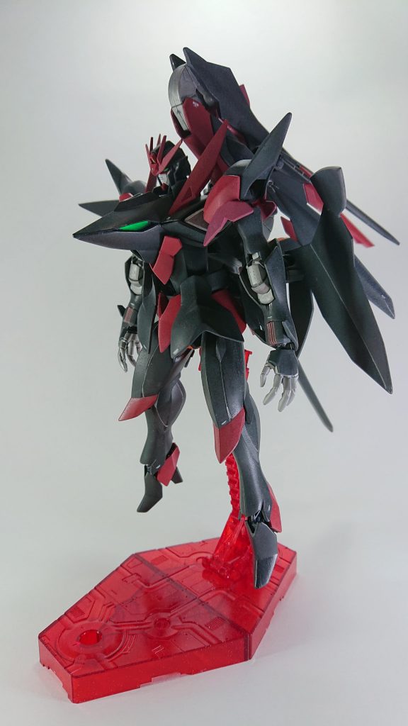 正面 色は元のゼダスRとエピオンをイメージして決めました。なるべく黒を多くし敵っぽくしました。赤は2色使用してますが写真では分かりにくいです。