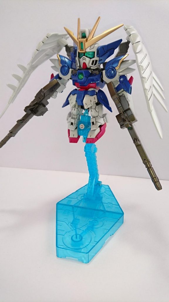 フレームやパーツ数の関係で全体的に角張ってるのでエッジを丸めたり面取りを調整しました。