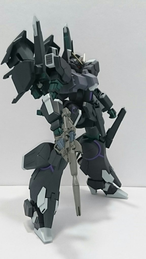 本体ブラックやグレーは菫色を混色してます。