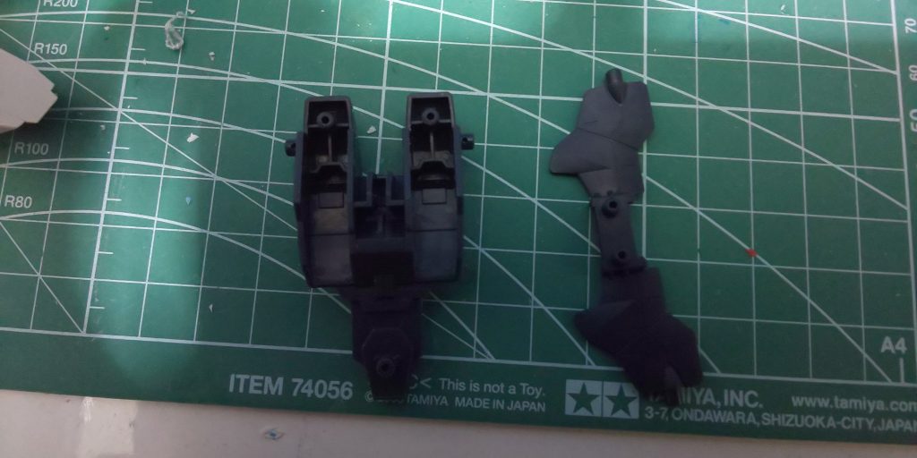 最初マーズフォーのバックパックとヴートルーウエポンのパーツからスタート