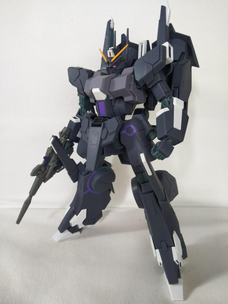 もともと白い部分の配色バランスが絶妙だと思ったので、バランスを崩さないよう敢えてデカールは貼りませんでした