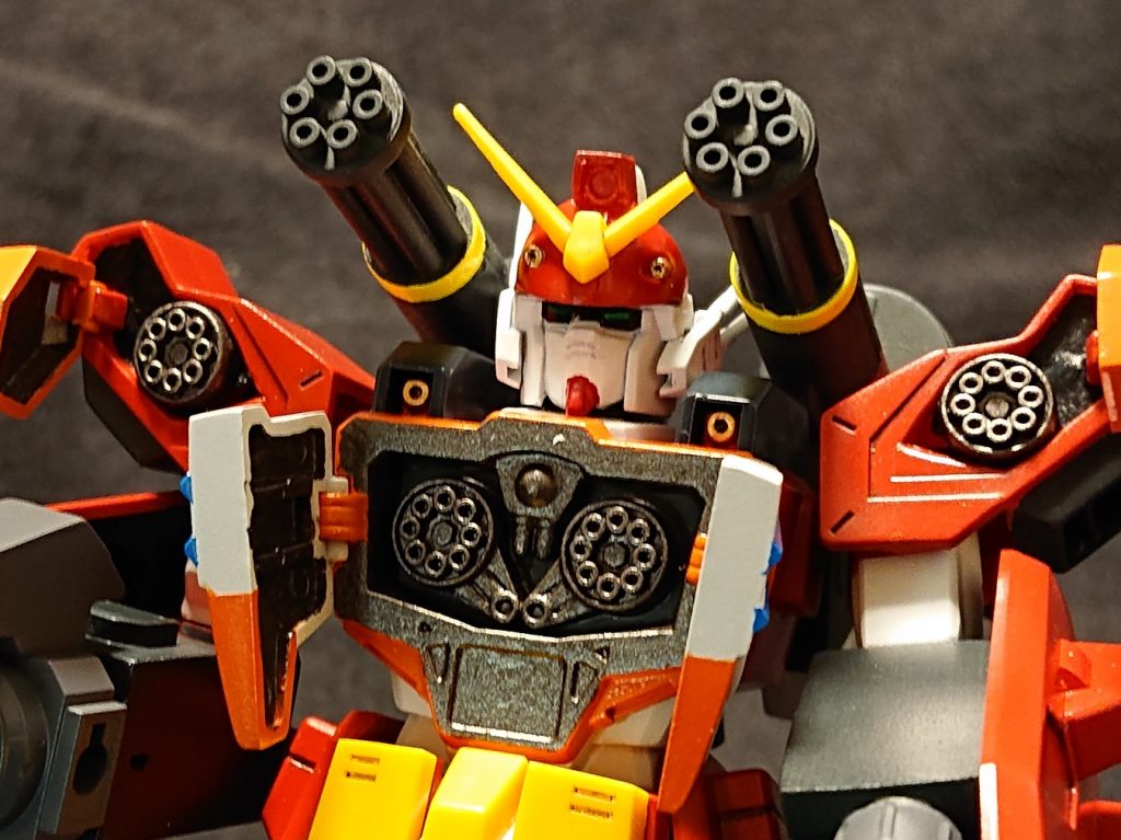 オープン。
肩をミサイルからガトリングに変更。
胸部は実弾だが方はビームということにして脚部のミサイルをバッテリー化。
ミサイル削除で銃系のみになったからナイフも削除した。