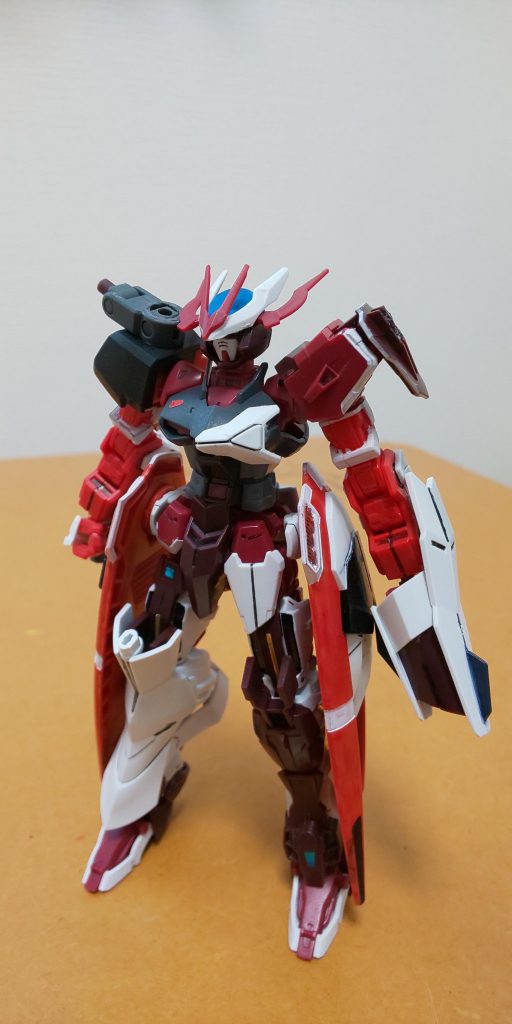 マントとバスターソードを外すとこんな感じ。左手にはGNガントレットファングを装備してます。