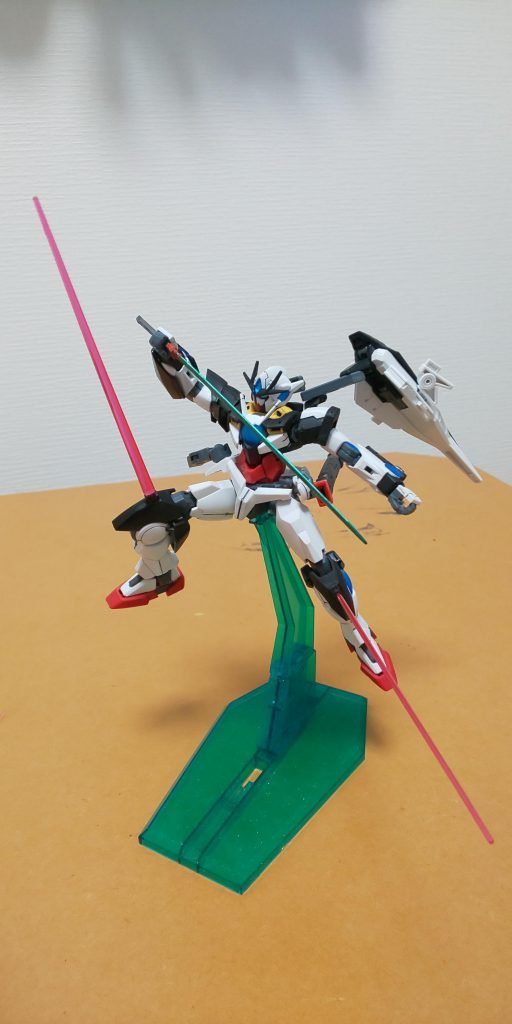 GNニービームサーベル。やっぱり膝に武器は着けたい。キュリオスのサーベルを接着してます。