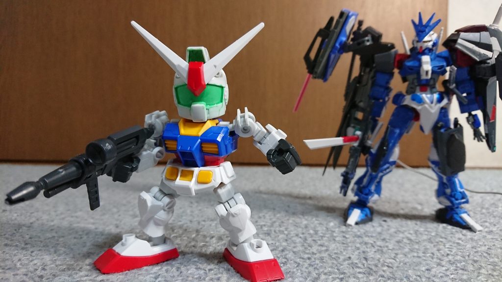 これが背負ってるジムガンダムです
CSガンダムを頭をジムにしてアンテナつけて一部装甲を取っ払っただけですが