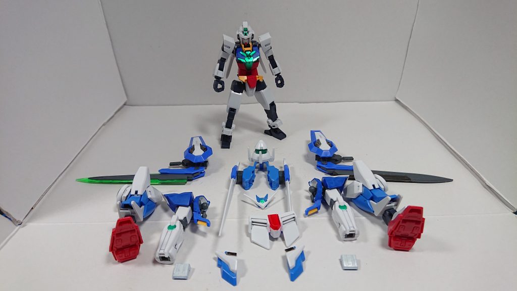 アーマーは着脱可能です。腕部は完全に着脱式で、プロポーションが崩れないように意識しました。