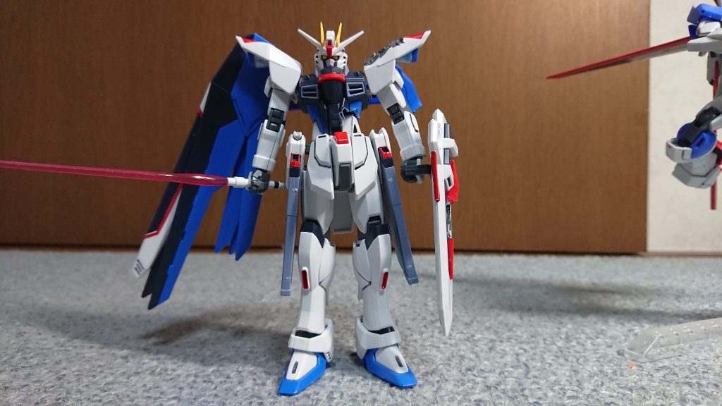 インパルス本体は無改造ですがフリーダムは腹部の破壊 左肩の加工 左羽根の破壊 盾の破壊と結構手をいれてます