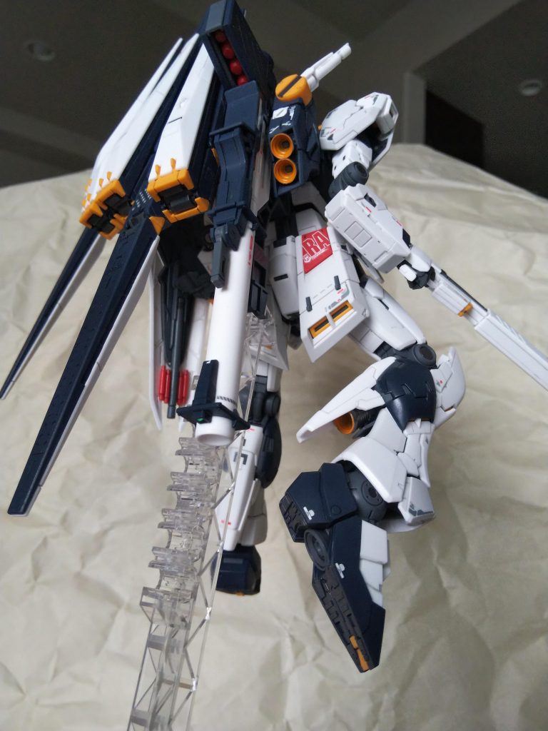 バックパックとふくらはぎのバーニアのみ、外:ライトガンメタル、内:ブリリアントオレンジで塗装