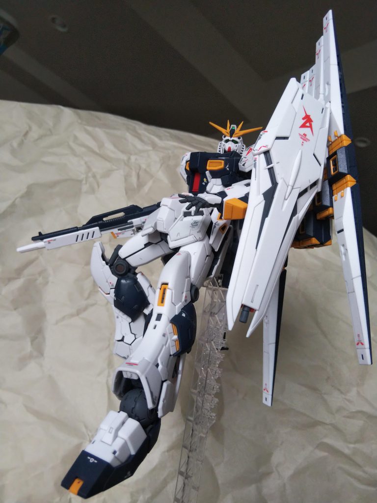 あんまりガシガシ動かすタイプでないので同じようなポーズばかりですが