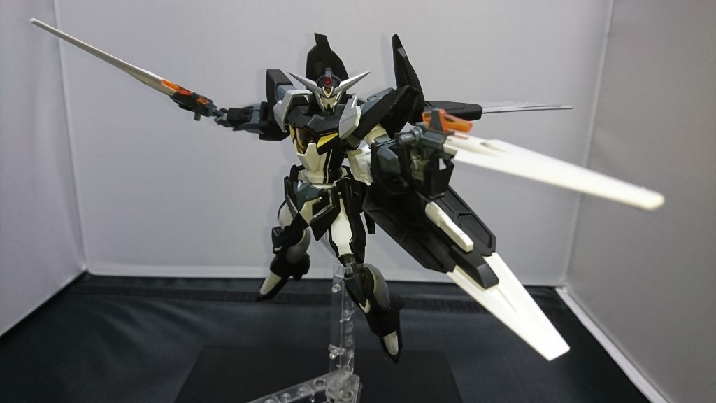 GNソードⅡはダブルオーダイバーから、それに伴いダブルオーダイバーの腰も移植しました