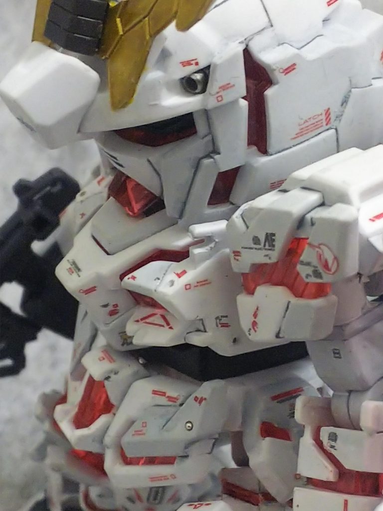 頭部バルカン等メタルパーツでデティールアップ