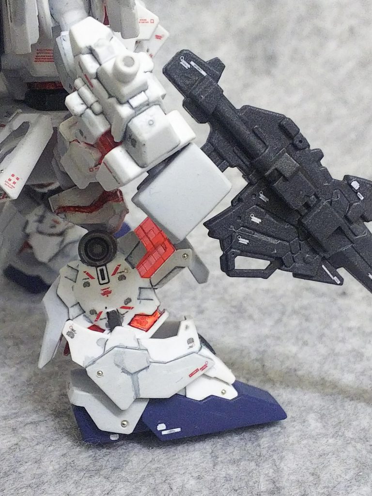 デカールはRGユニコーンガンダム用とハイキューとベルテクスのコーションデカールで少しうるさい感じに😅