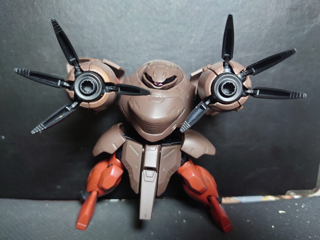 掌から魚雷的な
鉤爪はレアアロイ製
金色にしてルプスレクスのような特殊合金の鉤爪にしようかとも思いましたが
量産機には贅沢すぎるのでやめました