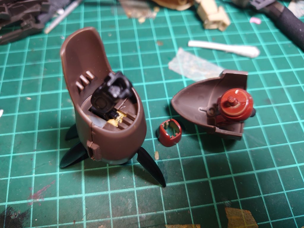 ロディ骨格にズゴックEの腕パーツをパテで繋いで貼り合わせ
規格が違いお手軽ミキシングとはいかなかったためこんな感じに