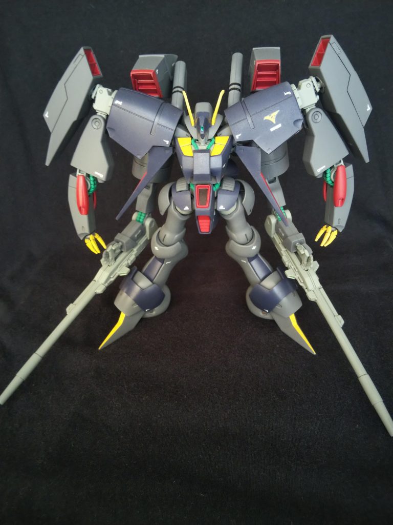 ギガンティックアームズよろしく背部に腕を取り付け