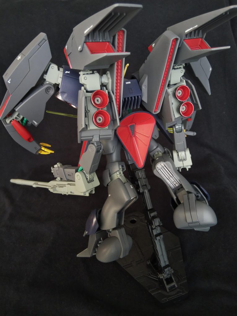 テスト運用にて推力バランスの不備が発覚したり、追加パーツを背部に集中させたことによる背部のパイプや基部の破損が見られ開発中止に。欠陥機として実践投入されることなく葬られました。この実験結果をもとに後のバイアランカスタムが生まれた(という俺設定)