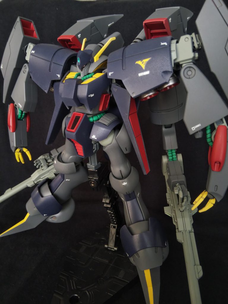 元々はバイアランカスタム二号機のデザインに惹かれ、モノアイ化とバイアラン風カラーにするだけの予定だったのですが、制作前にHGバイアランが発売され「やっぱりオリジナルのバイアランが一番カッコいいな笑」と思いプラン変更しました