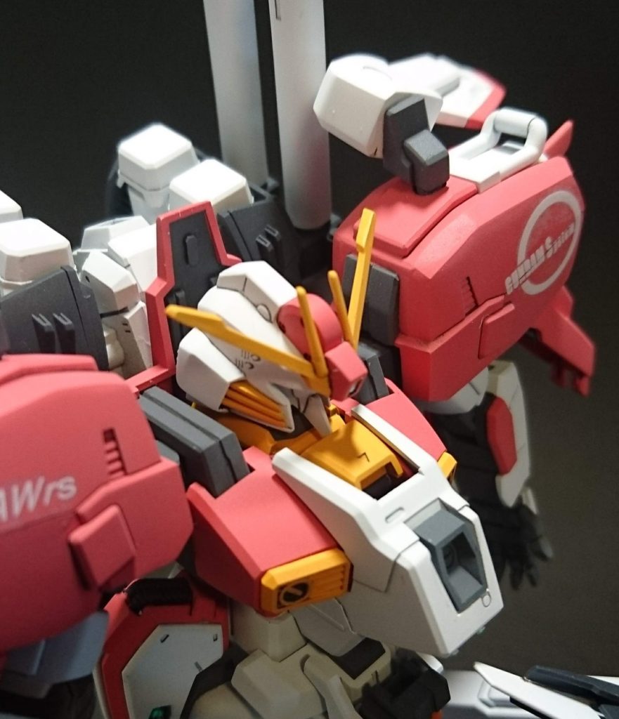 モデルグラフィックスの表紙っぽい感じ。
奥行が欲しかったので、頬のインテークを3㎜前方向に延長しています。
黄色のフィンは削ってプラ板で作り直し(狭すぎて塗れなかった…)。