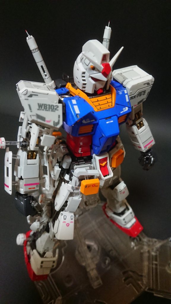 ビームサーベルの先端にはホワイトに塗った0.3㎜の真鍮線を付けました。