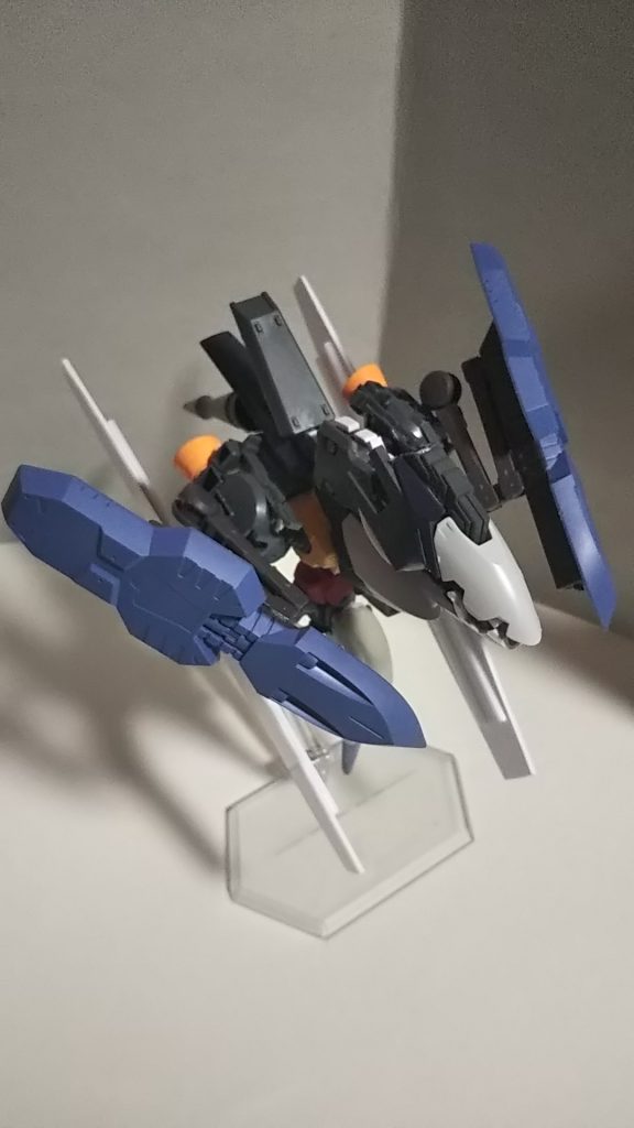 イービスというのはトキのことです。首と頭のバランスがトキに似ていたので命名しました。見ての通りバインダーが4枚あり、かなりの高速移動を可能としています。