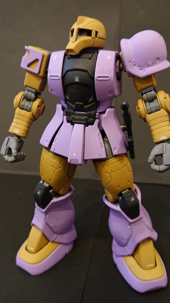 缶スプレーで塗り分けました。