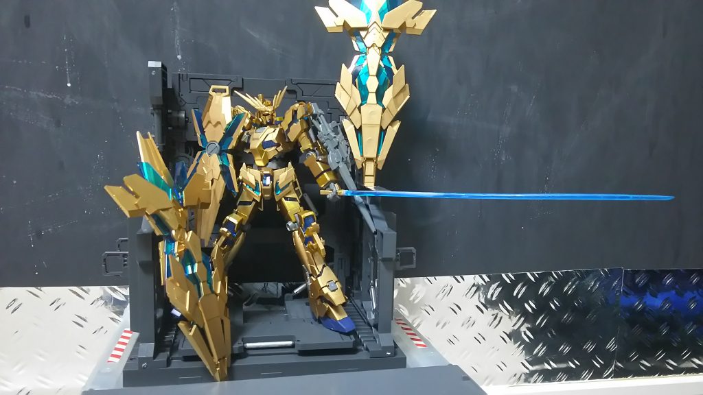 そんなときはこれ！
クリアランナーを使ってロングビームサーベル！！
ちなみにこのキットにはビームサーベルは持つところしかないのです。