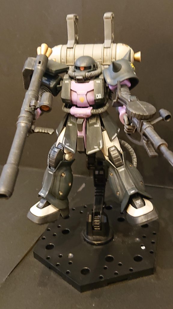 両手に武器持たせてみました。