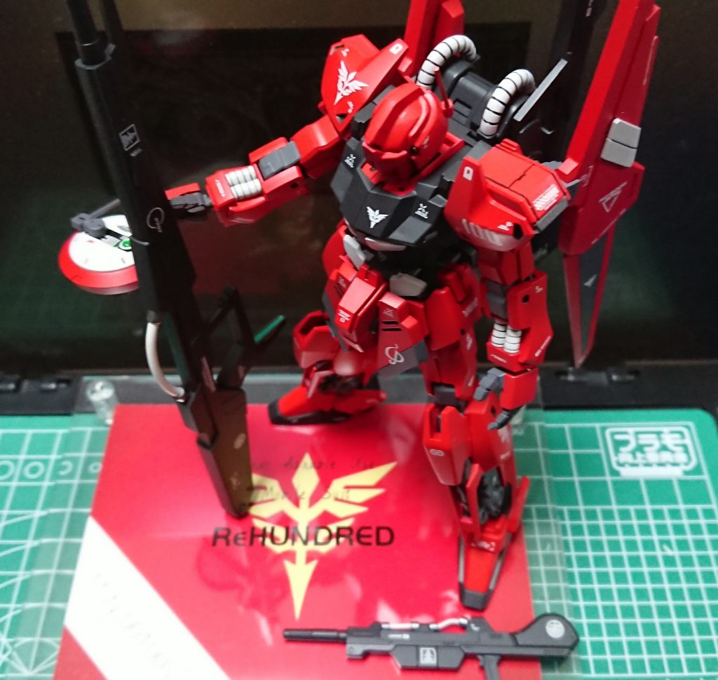 今回、百万式をベースにしておりますが、肩アーマーが後ハメしにくい構造だったので、段落ちモールド化した後にスジボリを加えたら、割と有り寄りの有りになりました。