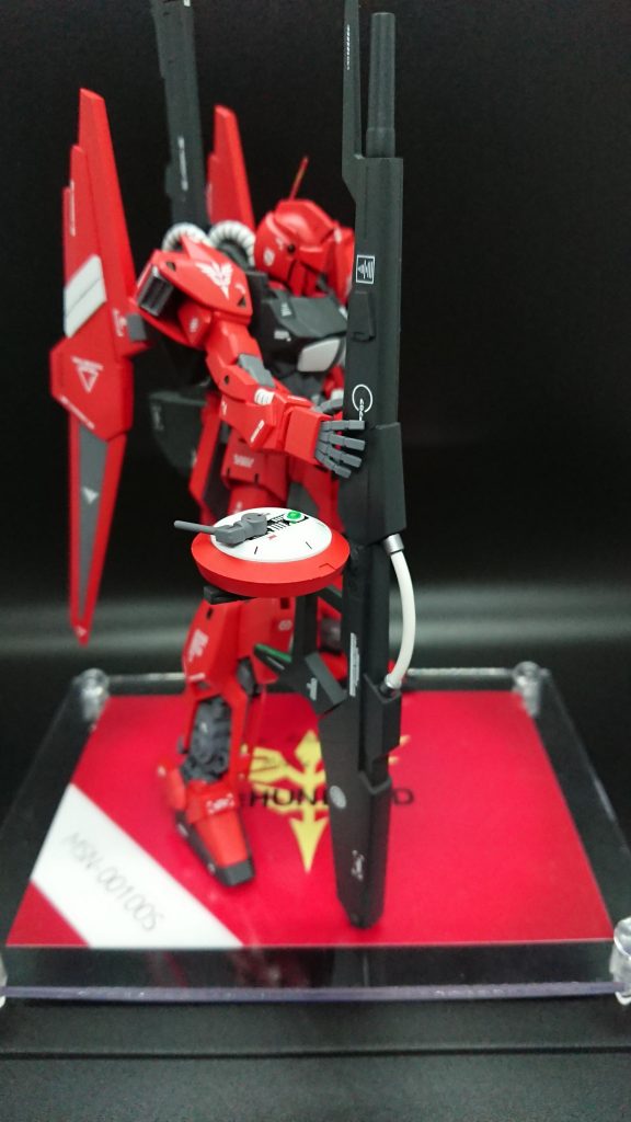 ZIIのメガビームライフルにポリキャップを仕込み、ビルダーズパーツのレドームを付けてビームスマートガンぽく仕上げてみました。少しだけコトブキヤのモールドパーツを貼り付け、ケーブル部分はカラーワイヤーに置き換えております。メガバズーカランチャーの代用となる狙撃用兵装です。