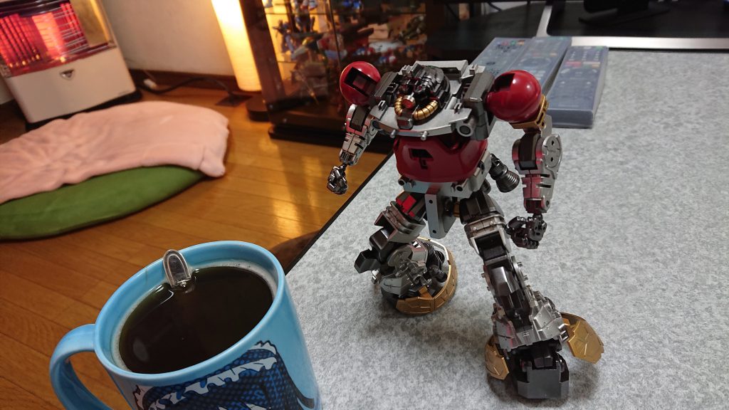 フレーム状態。この時点ではモノアイが少し
大きいかな？と心配でした。