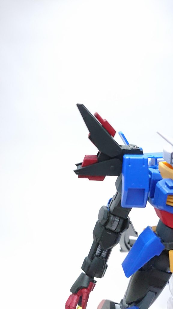 製作行程ではないのですが肩のスラスター開きます。