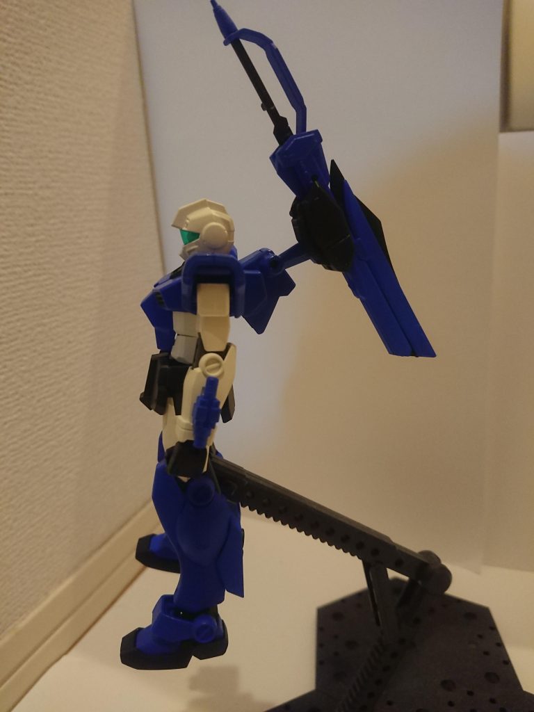 横から
バックパックを違うのに変えて対鑑刀を取り付けて