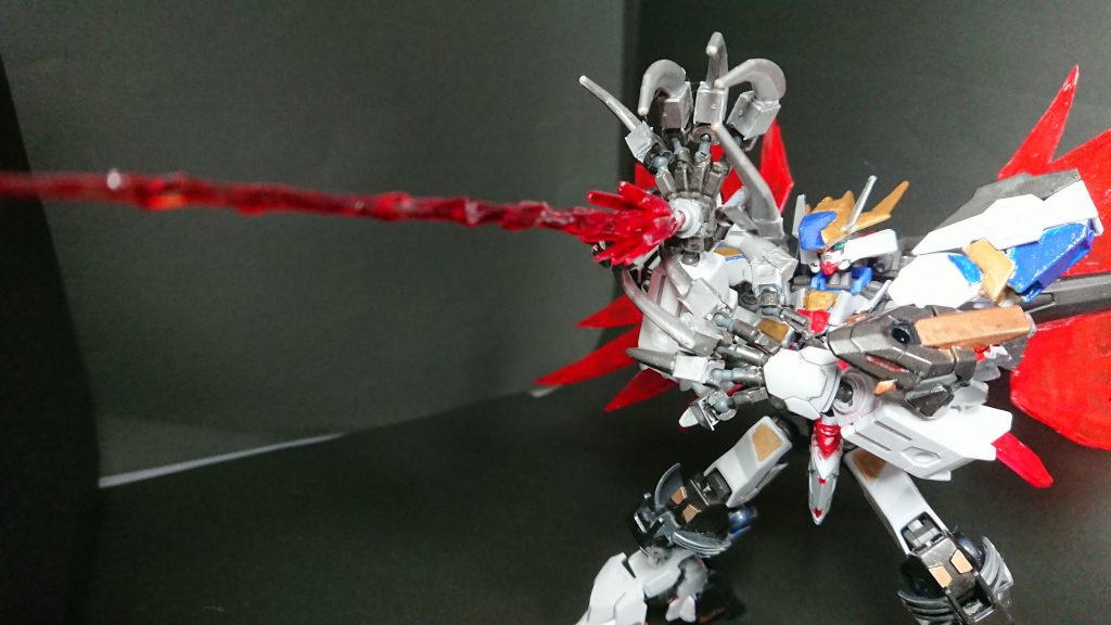 「スペシーム」
両手をクロスさせることで撃てる通常状態でも可能。３分間のクールタイムが必須。