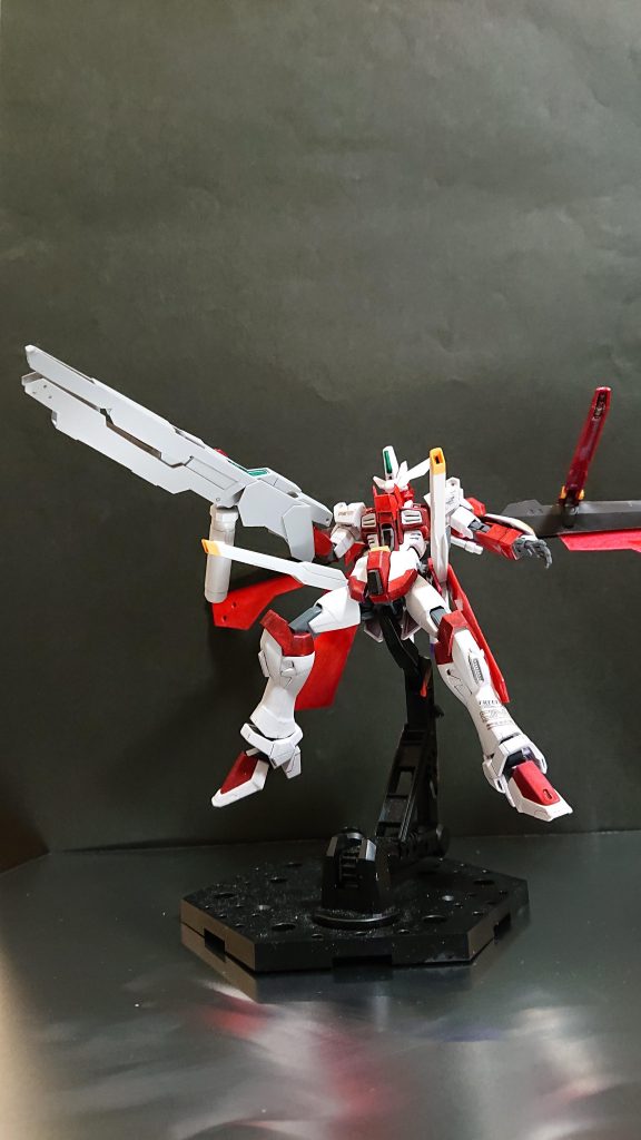 敵機上空から砲撃の手数を生かして制圧･･･
ファレーナ(蛾)の名前通りにヒラヒラ舞えるように大きめの羽にしています。