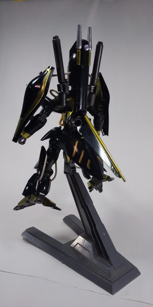 後ろから！腰部にはキュベレイのファンネルをつけています。