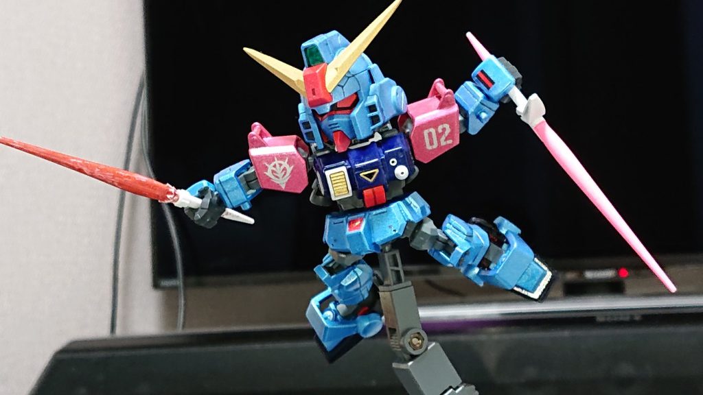 ツインビームサーベル。たぶんSDのνガンダムとHi-νガンダムからです。長男はブンドド全開なので塗装がだいぶ剥げています（＾＾；