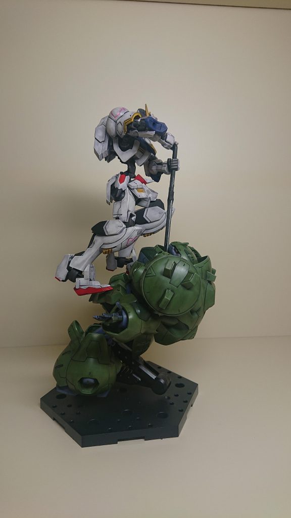 オルフェンズ大好きな友達へのプレゼント用に作成しました。
手元から旅立つ前に記念撮影しました!!
そして初投稿ですね…笑