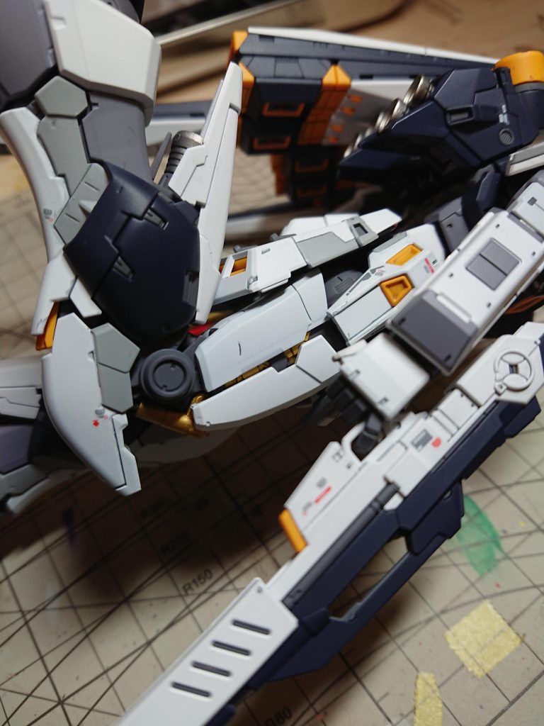 見えることなかなかないですが内部フレームも塗り分け
このキットの足のスライドギミックはすごいです。