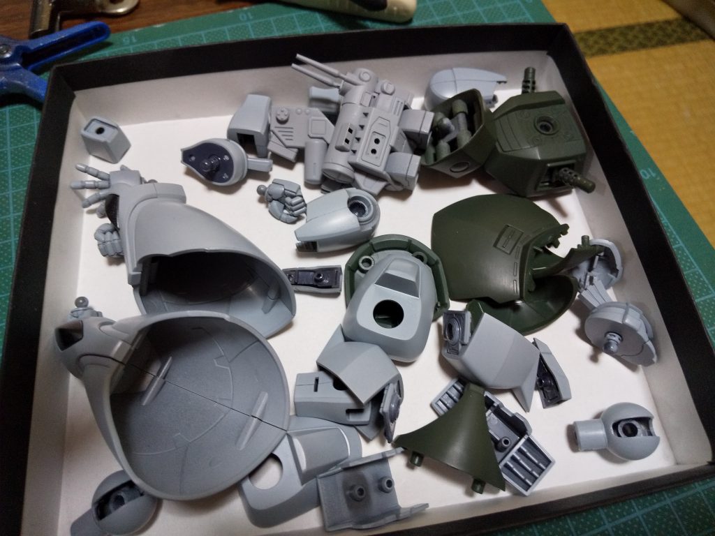 緑とグレーの部分。