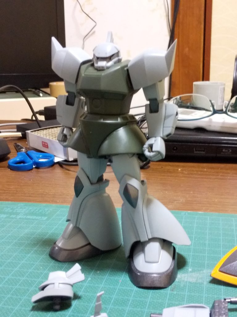 素のゲルググ。スマートに見えますか?