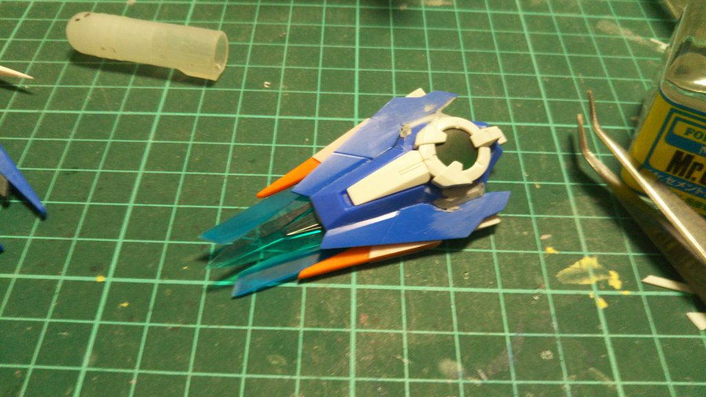 シールドはエクシアのGNソード基部をベースに改造
ダガーを収納出来るようにボルアム使いました